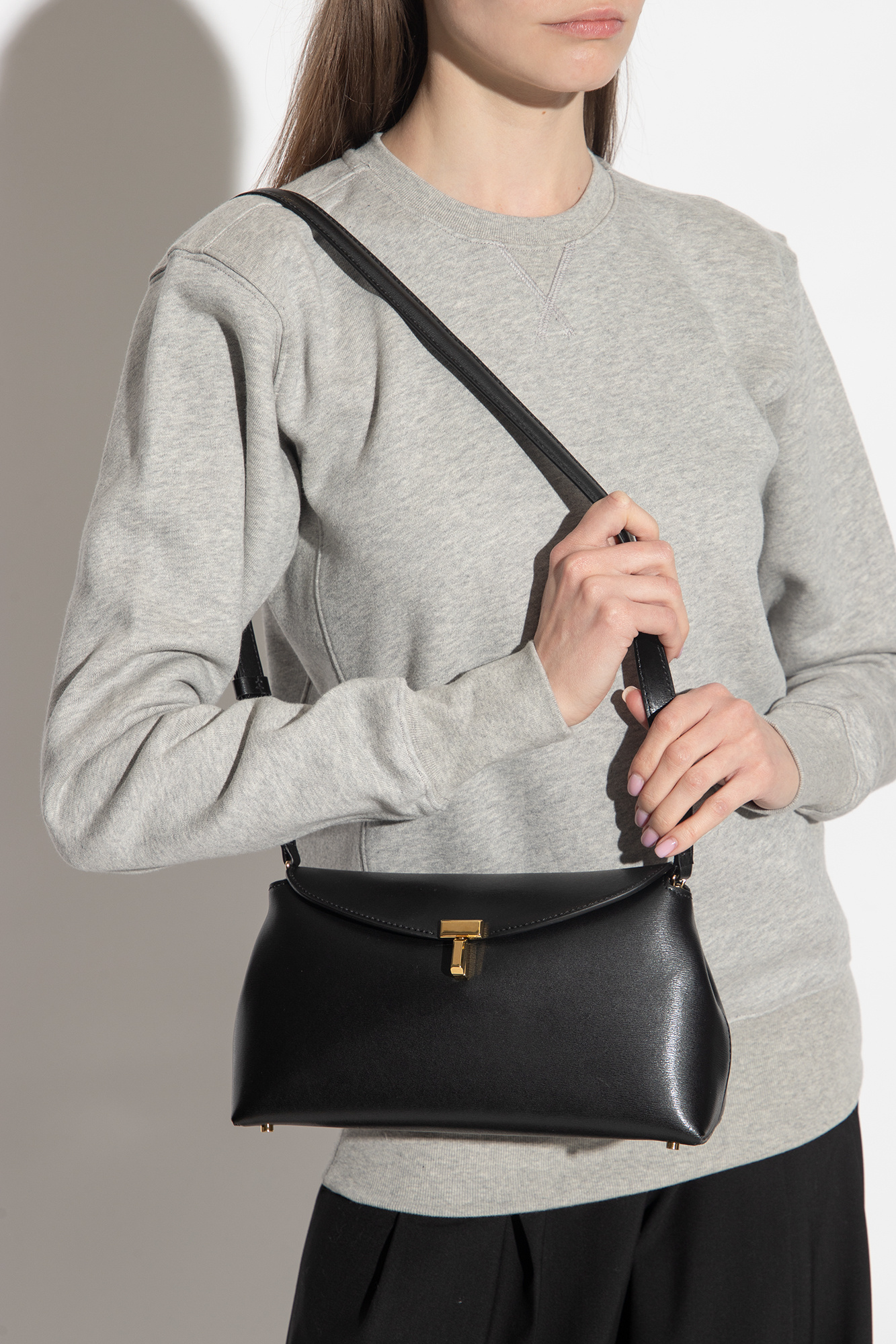 ショルダーバッグ・ポシェット TOTEME Woman Shoulder bag Black 252WAL0082LE0004 001 TOTEME Leather shoulder bag | Women's Bags | Vitkac